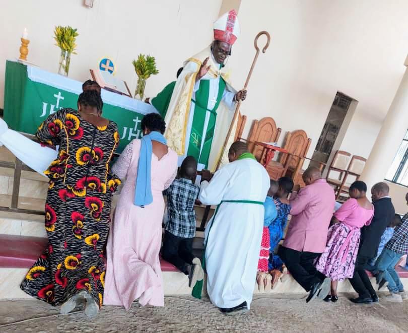 Ibada ya Shukrani (Rev. Zakayo Maliganya) na familia kutimiza miaka 10 tangu kubarikiwa kuwa Mchungaji.