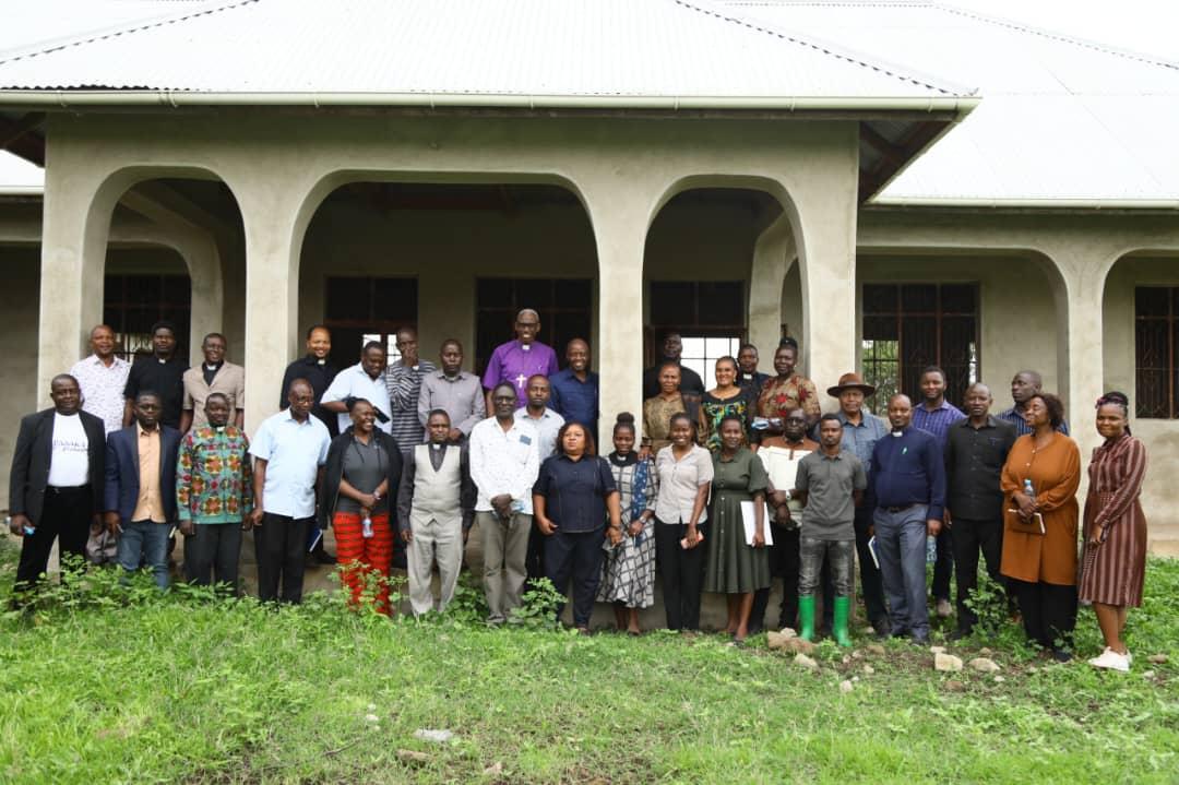 ZIARA YA WAJUMBE WA HALMASHAURI KUU YA DAYOSISI KATIKA SHAMBA LA MALYA